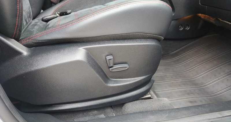 Ford S-Max cena 55700 przebieg: 185987, rok produkcji 2015 z Woźniki małe 254